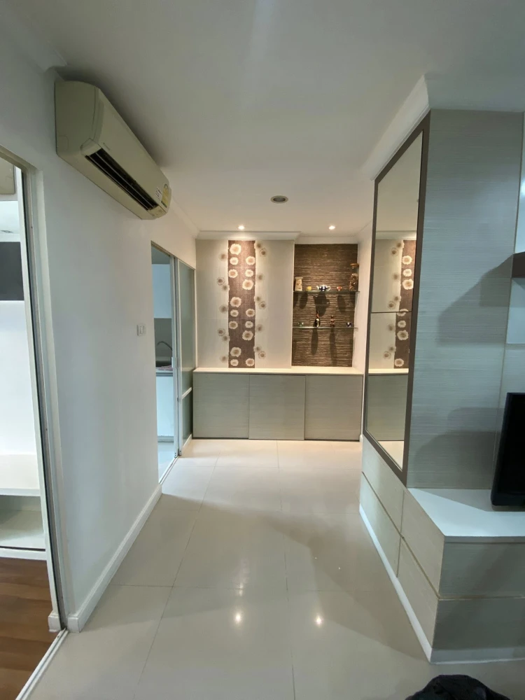 For rent: Lumpini Place Rama 9, furnished room, ready to move in, fully equipped with amenities, must arrange.