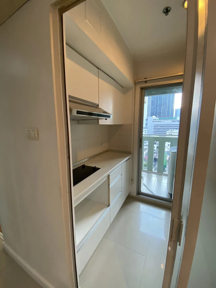 For rent: Lumpini Place Rama 9, furnished room, ready to move in, fully equipped with amenities, must arrange.