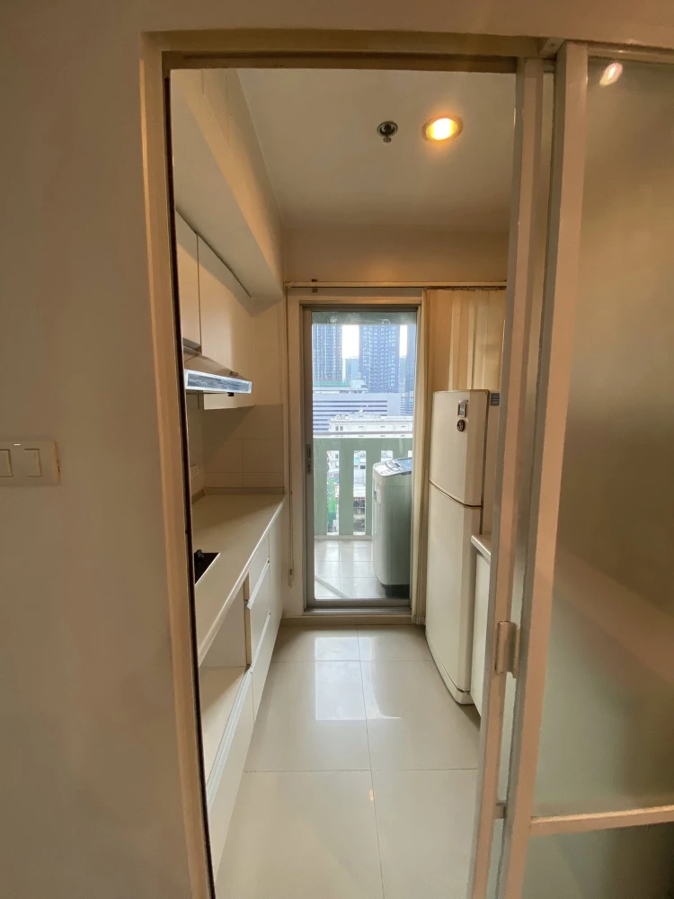 For rent: Lumpini Place Rama 9, furnished room, ready to move in, fully equipped with amenities, must arrange.