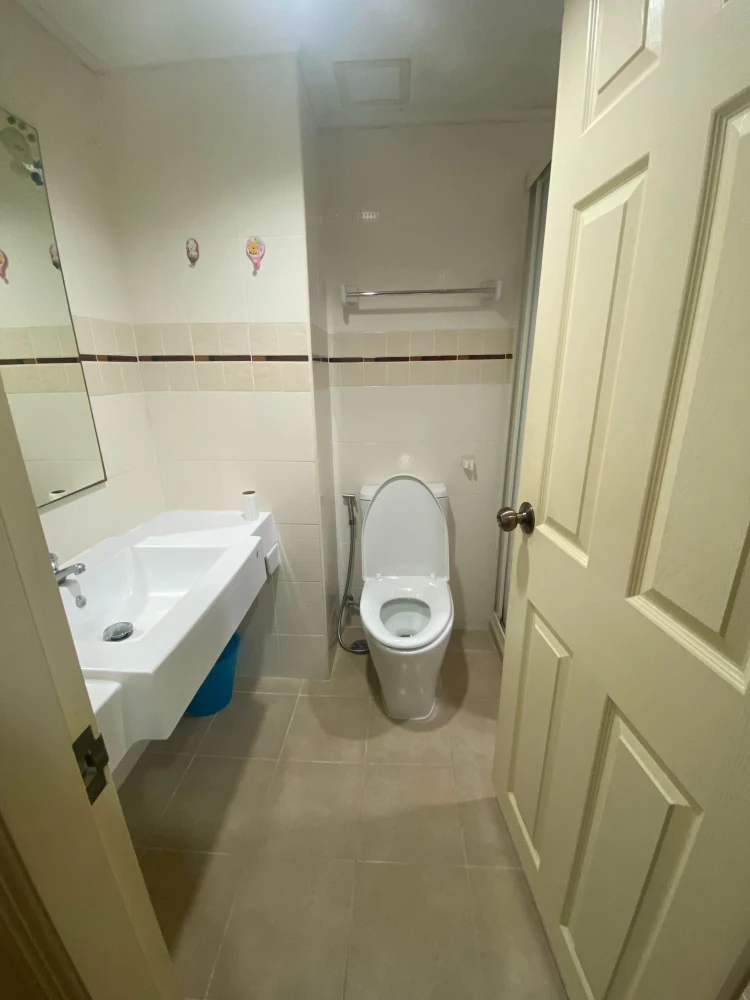 For rent: Lumpini Place Phahol - Saphan Kwai. Ready-to-move-in unit with complete amenities. Spacious and comfortable. Book now!