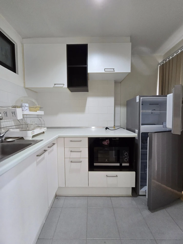 For rent: Lumpini Place Phahol - Saphan Kwai. Ready-to-move-in unit with complete amenities. Spacious and comfortable. Book now!