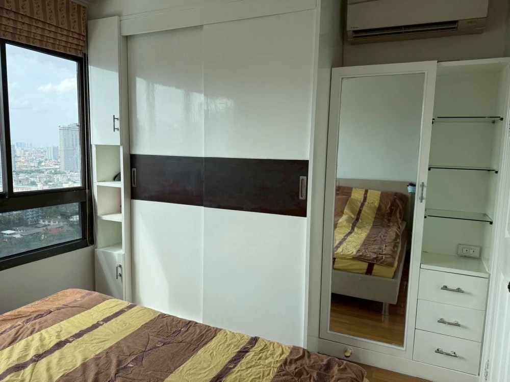 For rent: Lumpini Place Ratchada-Tha Phra, high floor, ready to move in, good breeze, city view. Hurry and reserve now before it's too late+++