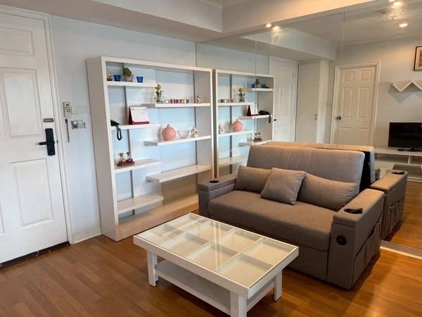 For rent: Lumpini Place Ratchada-Tha Phra, high floor, ready to move in, good breeze, city view. Hurry and reserve now before it's too late+++