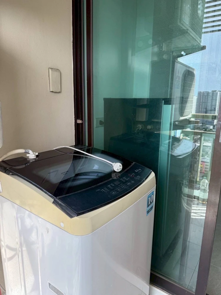 For rent: Lumpini Place Ratchada-Tha Phra, high floor, ready to move in, good breeze, city view. Hurry and reserve now before it's too late+++