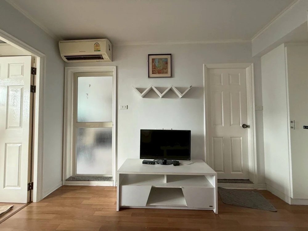 For rent: Lumpini Place Ratchada-Tha Phra, high floor, ready to move in, good breeze, city view. Hurry and reserve now before it's too late+++