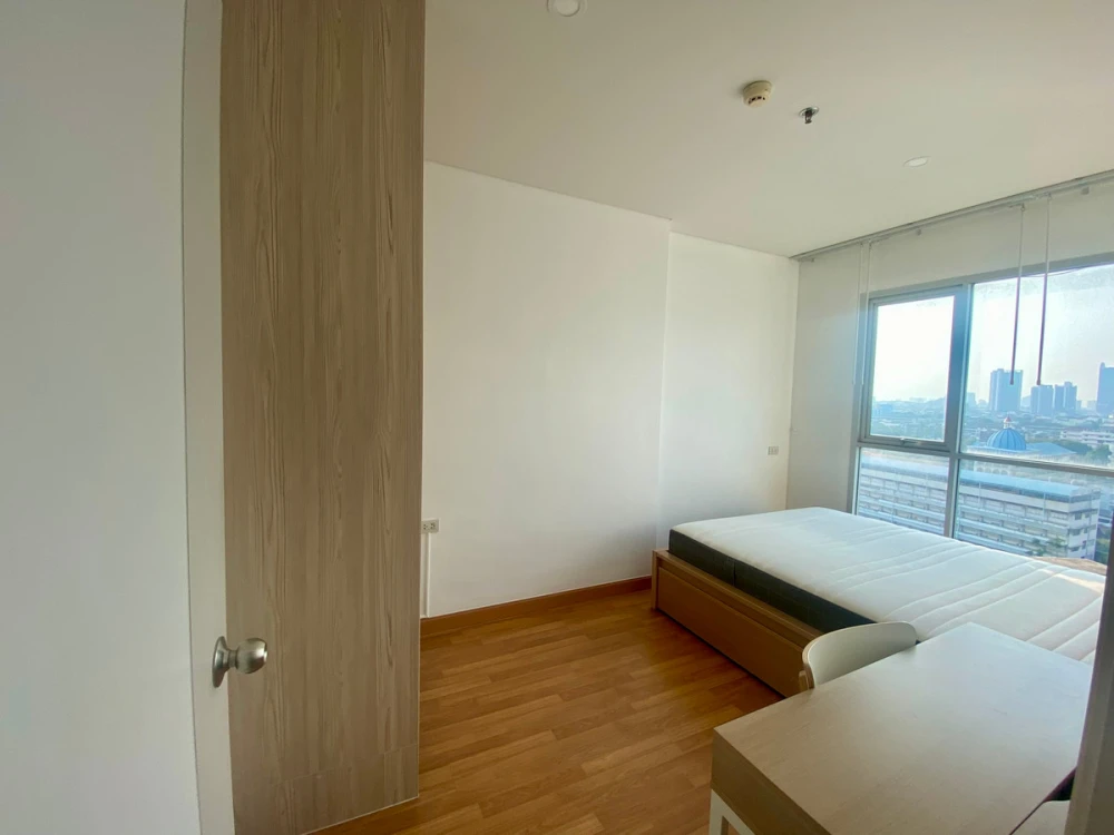 For rent: Lumpini Place Ratchada - Sathu, city view, fully furnished, ready to move in. Book now!