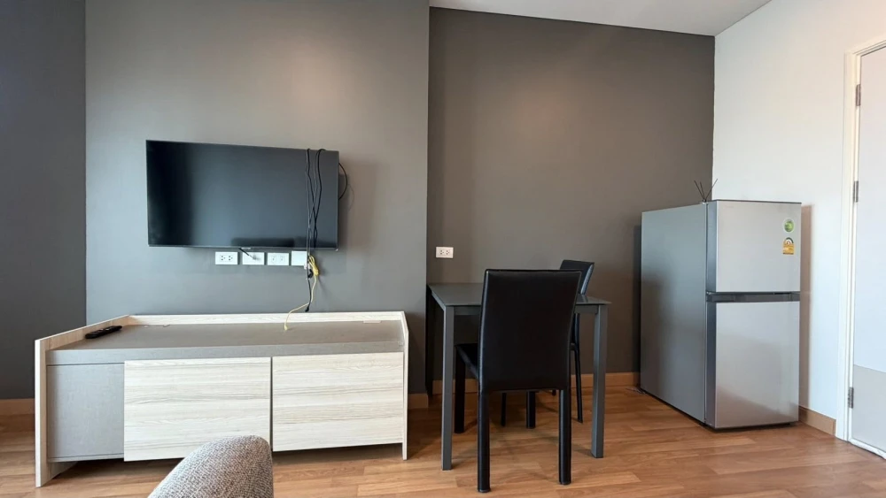 For rent: Lumpini Place Ratchada - Sathu, high floor unit, fully furnished, ready to move in!