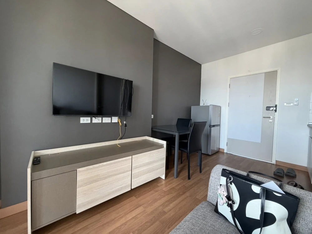 For rent: Lumpini Place Ratchada - Sathu, high floor unit, fully furnished, ready to move in!