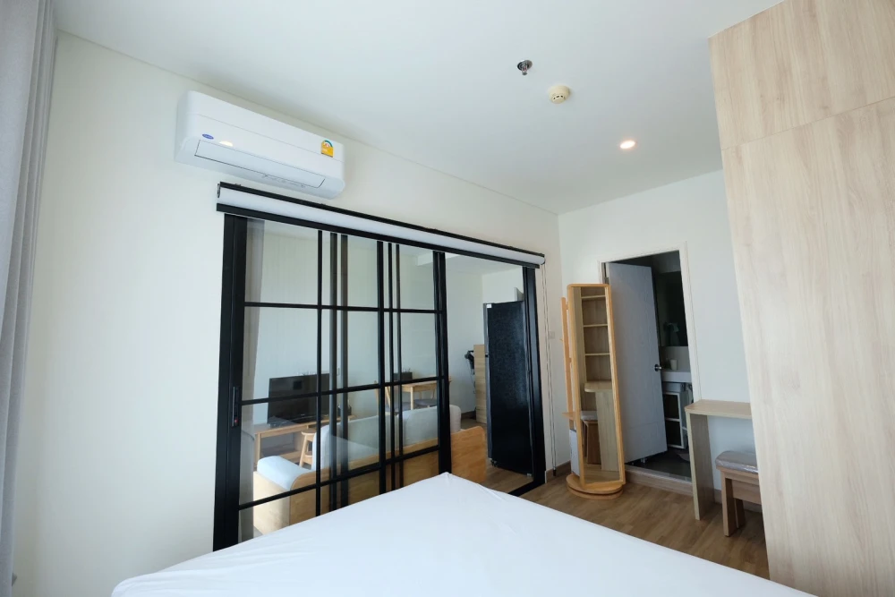 For rent, Lumpini Place Ratchada-Sathu, 25th floor, fully furnished. The bed is very comfortable. Hurry up to reserve it.