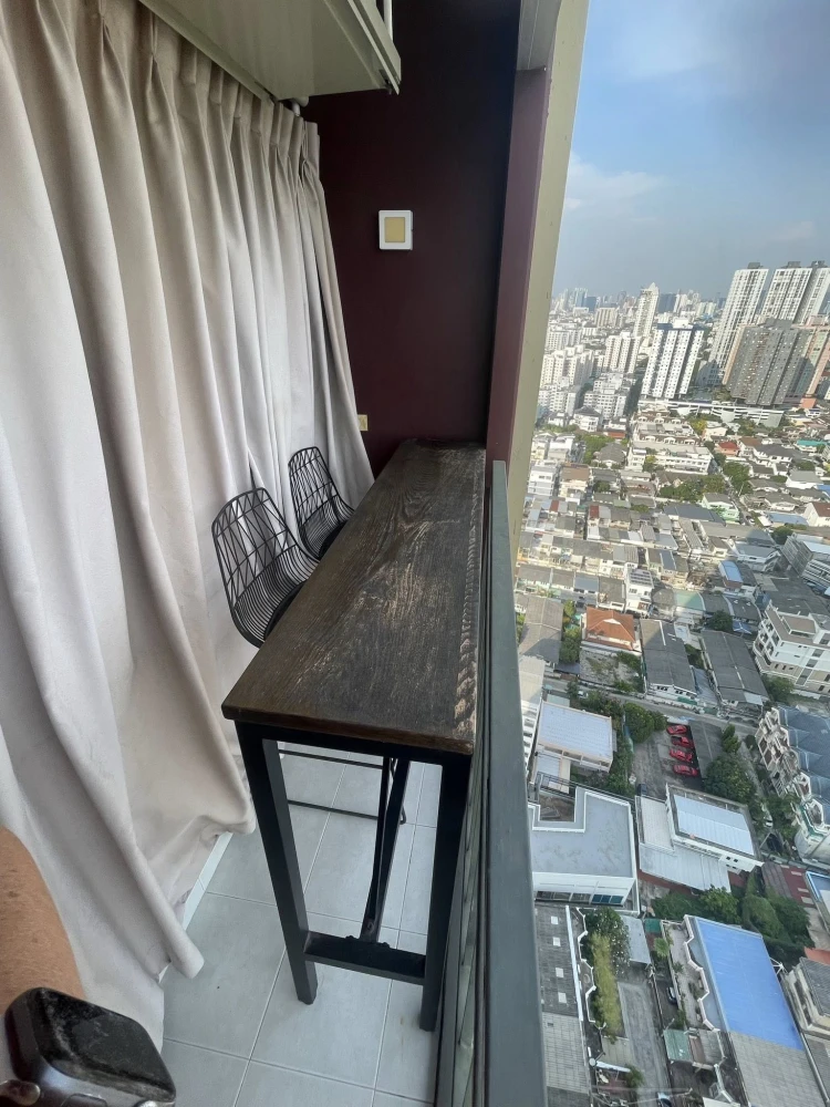 For rent: Lumpini Place Ratchada-Sathu. Beautiful view, bright and airy, no buildings obstructing the view, overlooking the Chao Phraya River bend. Bo