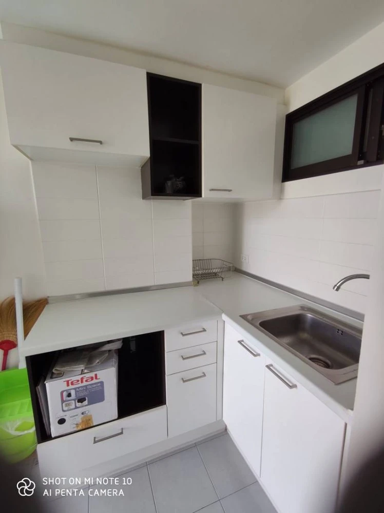 For rent Lumpini Place-Ratchada Thapra. Corner room next to the garden The room is not attached to anyone. The atmosphere is very private. Hurry up to move.