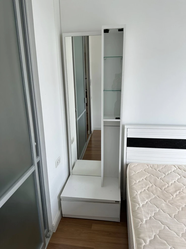 For rent: Lumpini Place Ratchayothin, very high floor, nice atmosphere, complete with electrical appliances. Don't miss it!