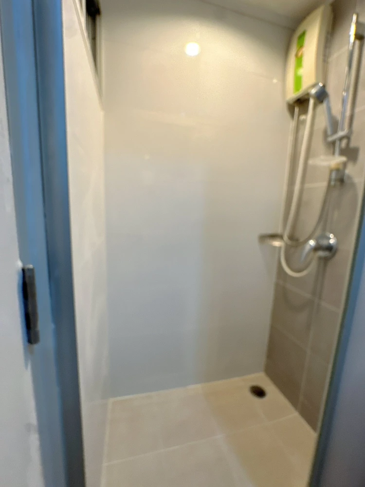 For rent: Lumpini Place Ratchayothin, very high floor, nice atmosphere, complete with electrical appliances. Don't miss it!