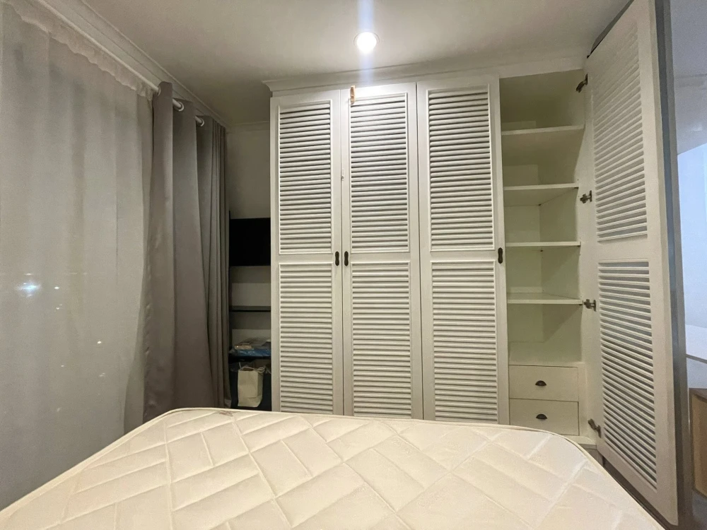 For rent: Lumpini Place Ramintra-Lak Si. Spacious room with partitioned bedroom. Built-in large wardrobe. Sofa bed, made to order, size 2 meters.