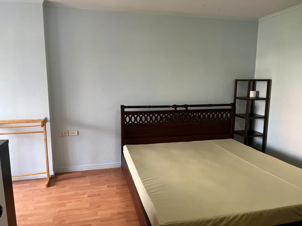 For rent, Lumpini Place Suanplu-Sathorn, 2 bedrooms, 1 bathroom, east side, fully furnished, ready to move in, book now.