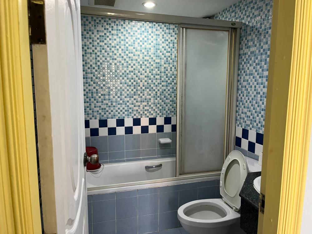 For rent, Lumpini Place Suanplu-Sathorn, 2 bedrooms, 1 bathroom, east side, fully furnished, ready to move in, book now.