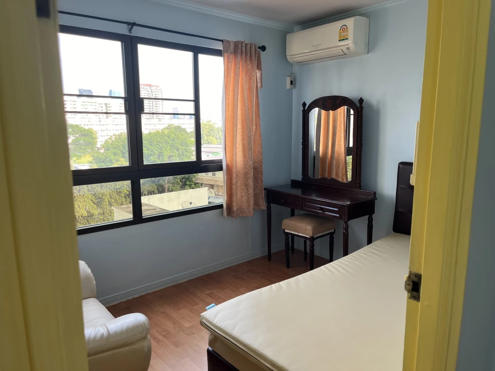 For rent, Lumpini Place Suanplu-Sathorn, 2 bedrooms, 1 bathroom, east side, fully furnished, ready to move in, book now.