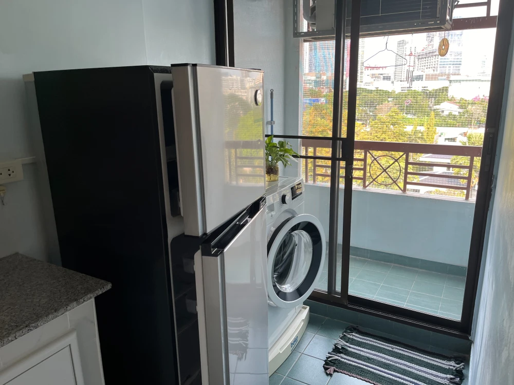 For rent, Lumpini Place Suanplu-Sathorn, 2 bedrooms, 1 bathroom, east side, fully furnished, ready to move in, book now.