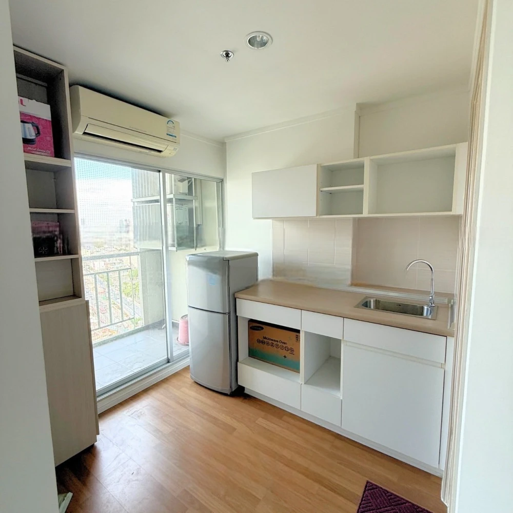 For rent: Lumpini Place Suksawat - Rama 2, north-facing room, very high floor, has a kitchen, furniture, appliances, lovely price.