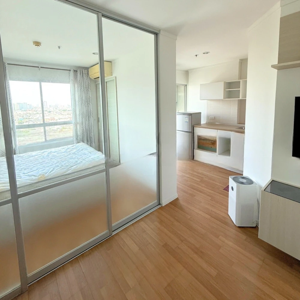 For rent: Lumpini Place Suksawat - Rama 2, north-facing room, very high floor, has a kitchen, furniture, appliances, lovely price.