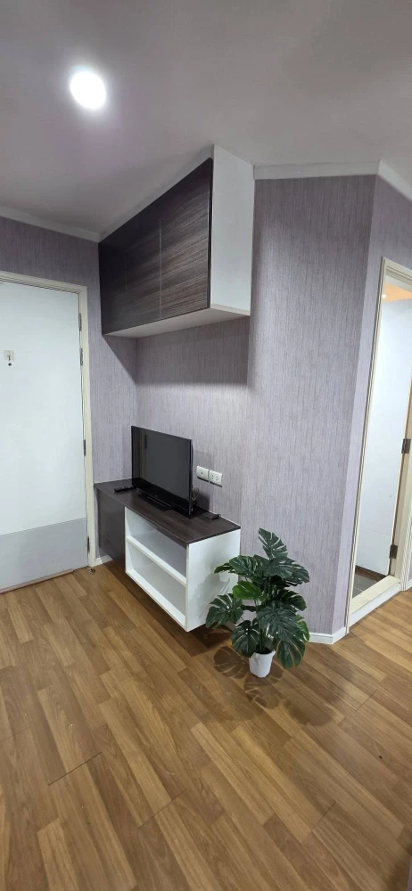 For rent: Lumpini Place Suksawat - Rama 2, corner room, built-in throughout, fully furnished, private, don't miss out!