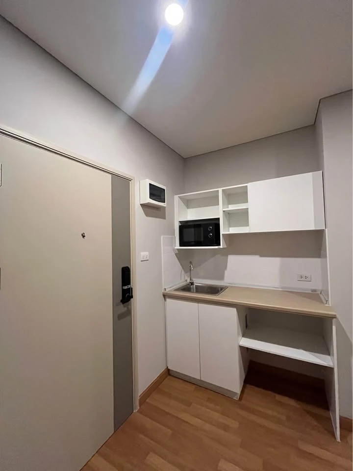 For rent: Lumpini Place Tao Poon - Interchange, 7th floor, size 28.01 sq m., fully furnished, book now before it's gone.