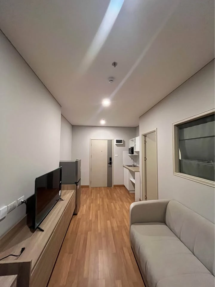 For rent: Lumpini Place Tao Poon - Interchange, 7th floor, size 28.01 sq m., fully furnished, book now before it's gone.