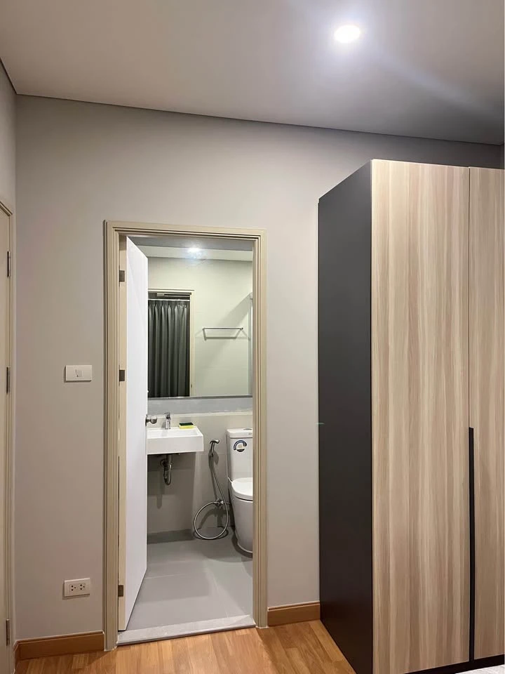 For rent: Lumpini Place Tao Poon - Interchange, 7th floor, size 28.01 sq m., fully furnished, book now before it's gone.