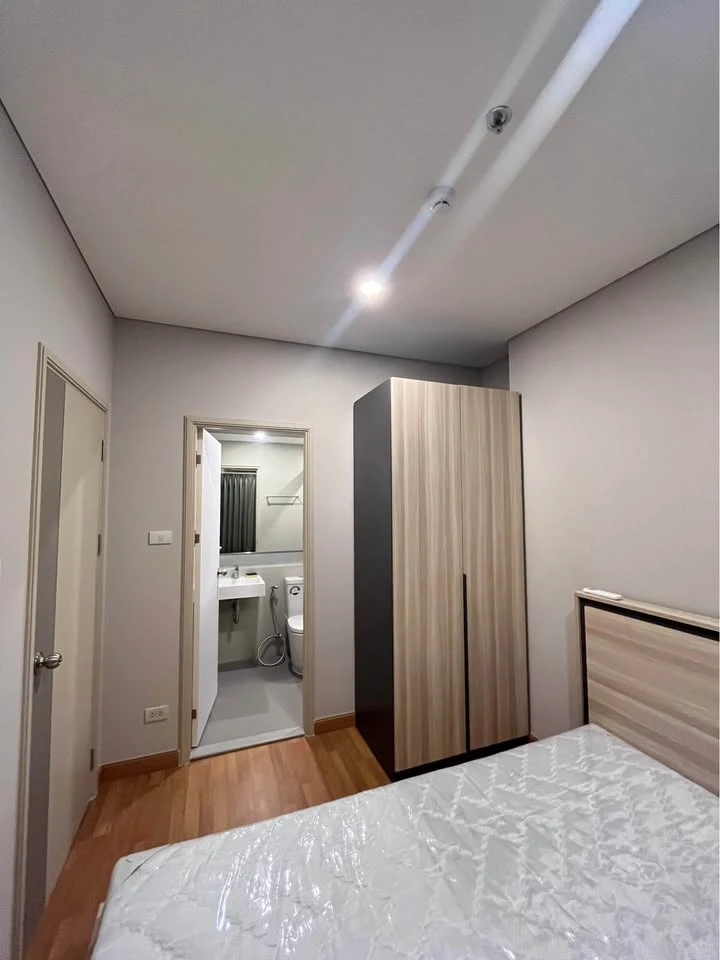 For rent: Lumpini Place Tao Poon - Interchange, 7th floor, size 28.01 sq m., fully furnished, book now before it's gone.