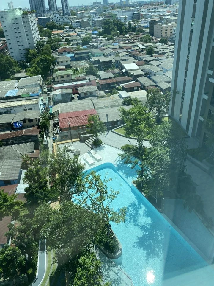 For rent: Lumpini Place Tao Poon - Interchange, studio type, pool view, fully furnished + complete electrical appliances, don't miss it!