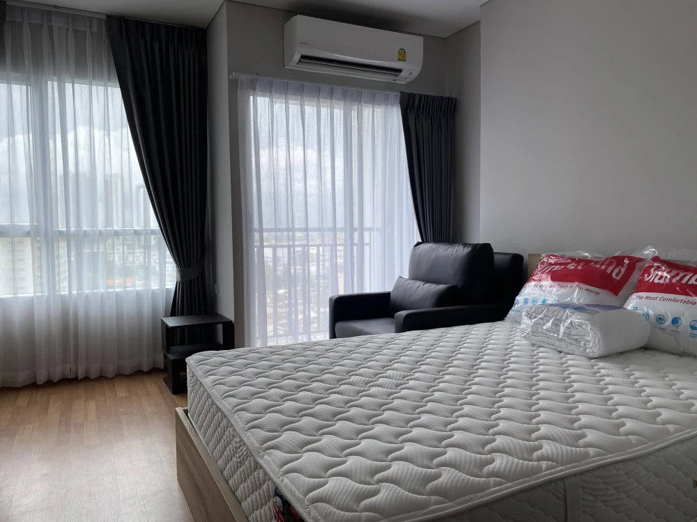For rent: Lumpini Place Tao Poon - Interchange, studio type, pool view, fully furnished + complete electrical appliances, don't miss it!