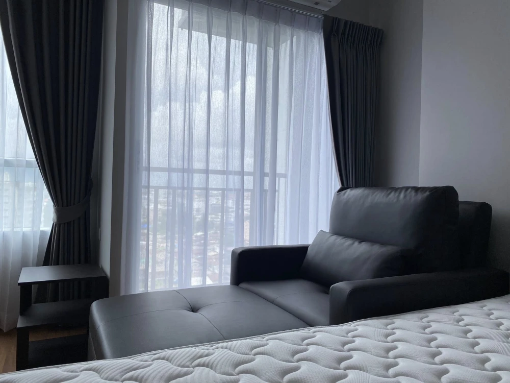 For rent: Lumpini Place Tao Poon - Interchange, studio type, pool view, fully furnished + complete electrical appliances, don't miss it!