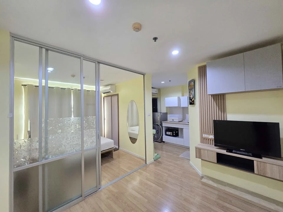 For rent: Lumpini Mega City Bangna, Building A, next to the road, fully decorated room with a nice tone, first come first served.
