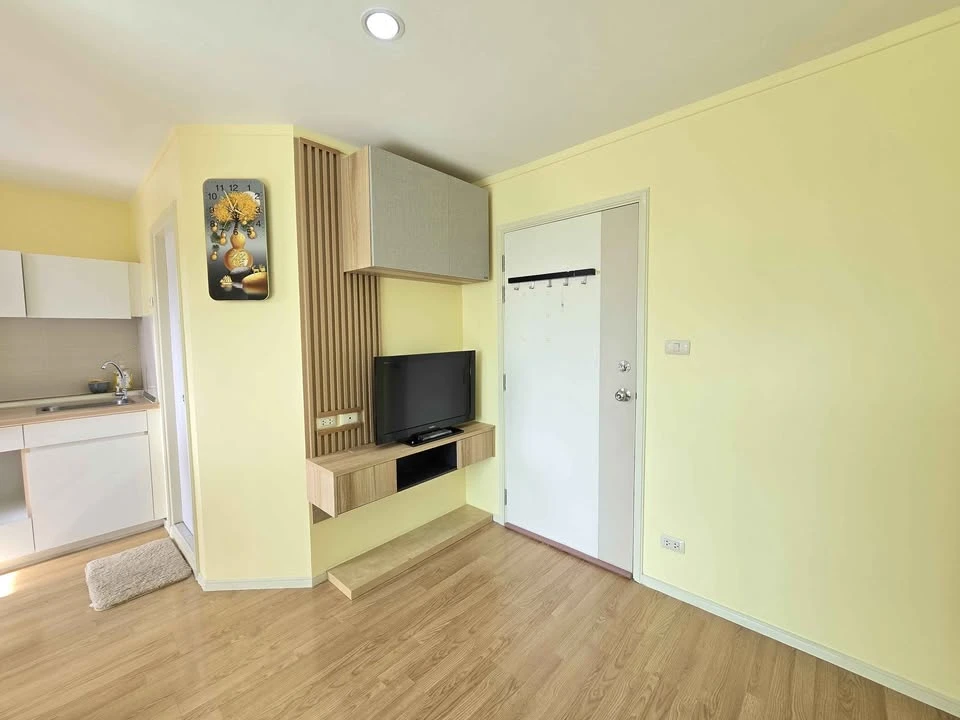 For rent: Lumpini Mega City Bangna, Building A, next to the road, fully decorated room with a nice tone, first come first served.
