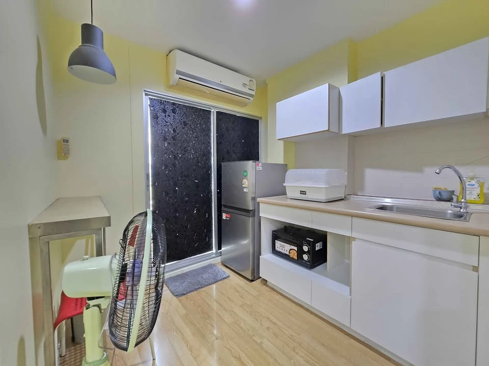 For rent: Lumpini Mega City Bangna, Building A, next to the road, fully decorated room with a nice tone, first come first served.