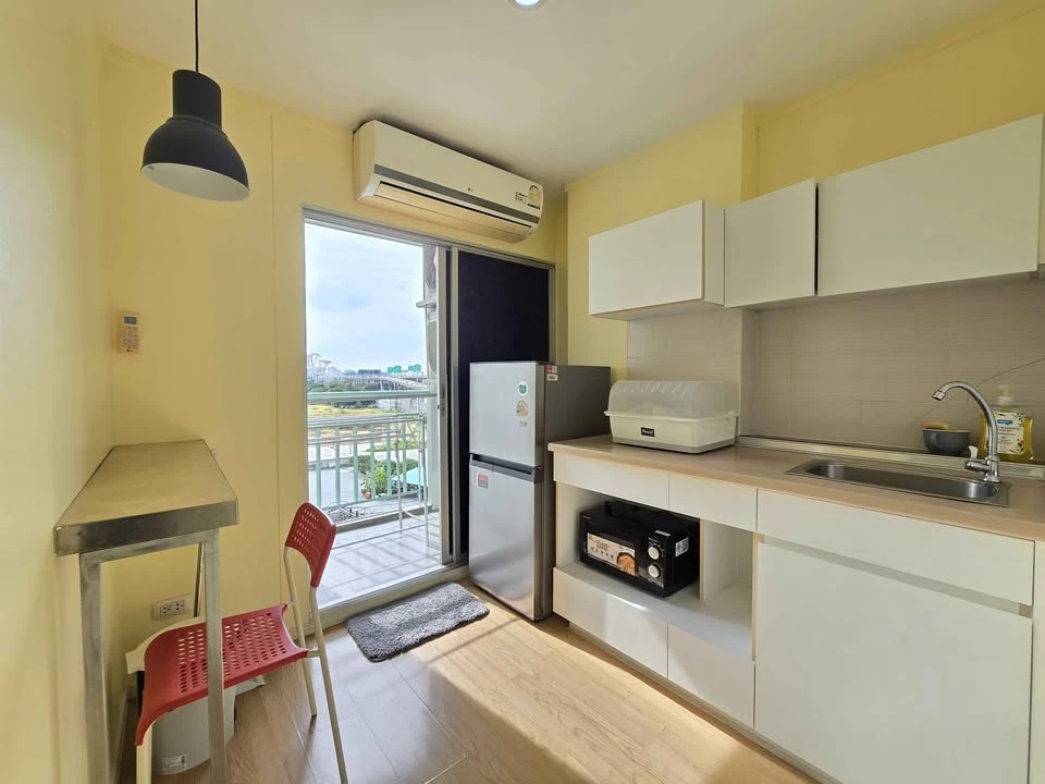 For rent: Lumpini Mega City Bangna, Building A, next to the road, fully decorated room with a nice tone, first come first served.