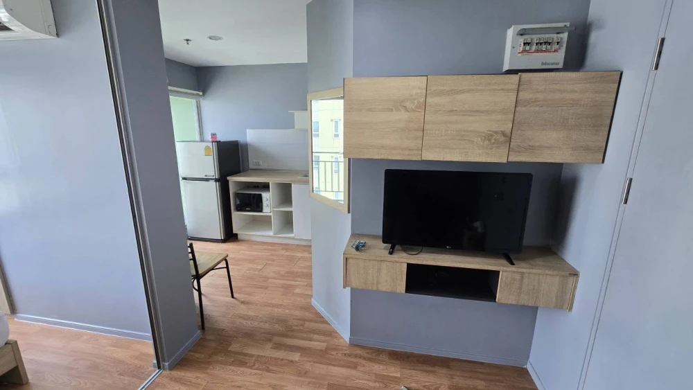 For rent: Lumpini Park Phetkasem 98, ready-to-move-in unit with full furniture, affordable price. Book now!