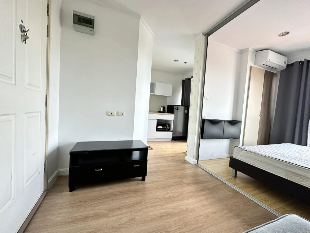 For rent Lumpini Ville Chaengwattana-Pak Kret. This room is very big Plus the best price, city view, good war. Book now.