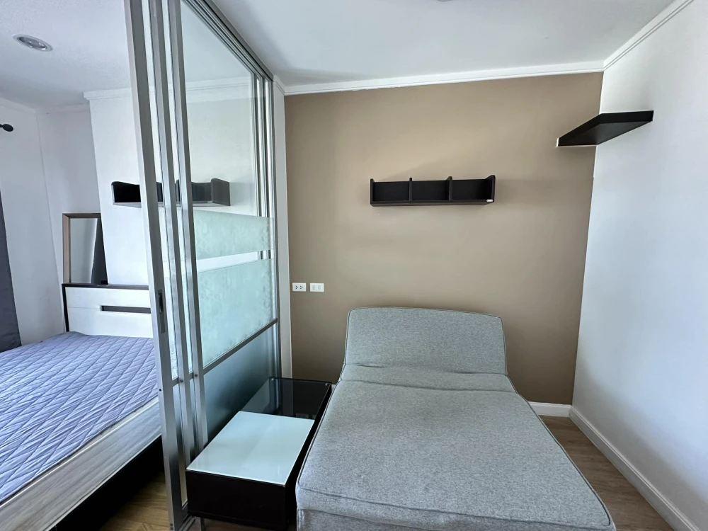 For rent Lumpini Ville Chaengwattana-Pak Kret. This room is very big Plus the best price, city view, good war. Book now.