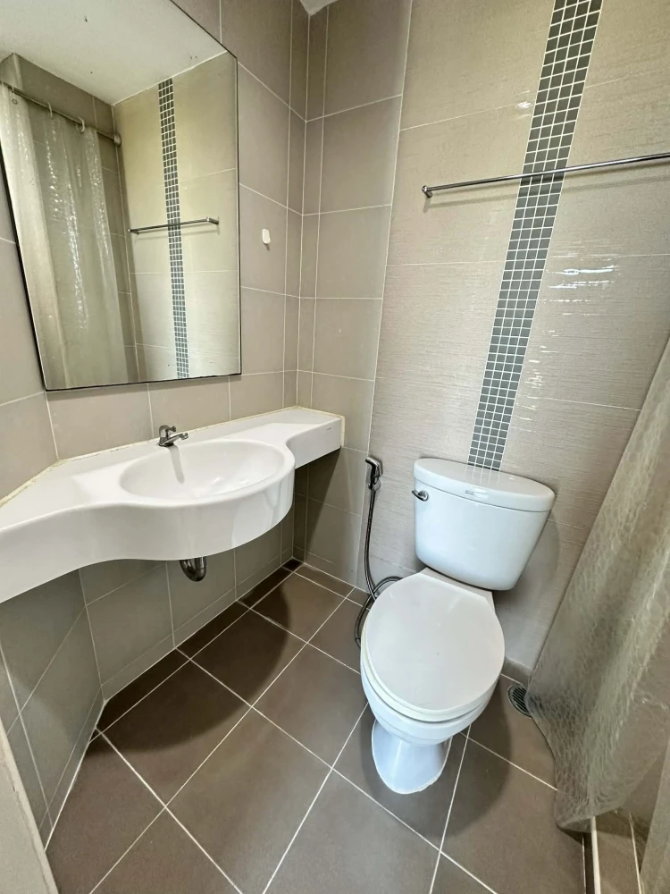 For rent Lumpini Ville Chaengwattana-Pak Kret. This room is very big Plus the best price, city view, good war. Book now.