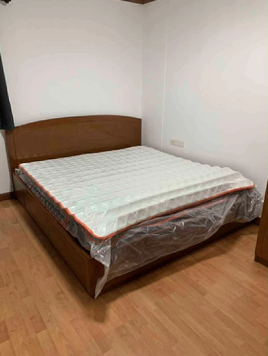 For rent: Lumpini Center Nawamin, corner room with privacy, lots of usable space, hurry and reserve before you miss out.