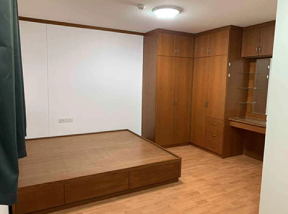 For rent: Lumpini Center Nawamin, corner room with privacy, lots of usable space, hurry and reserve before you miss out.