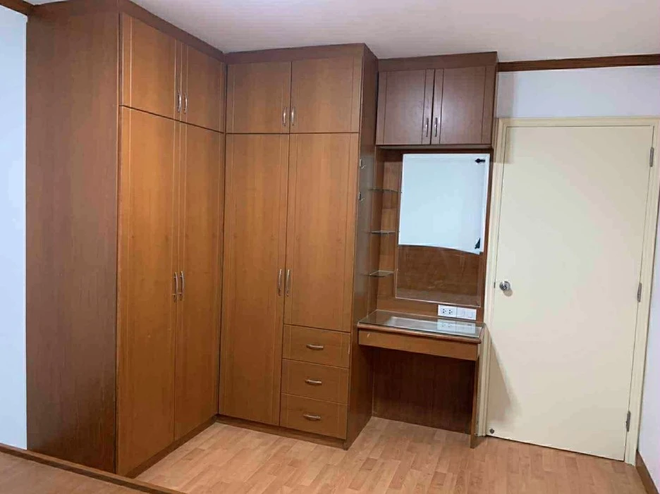 For rent: Lumpini Center Nawamin, corner room with privacy, lots of usable space, hurry and reserve before you miss out.