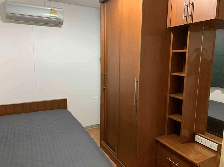 For rent: Lumpini Center Nawamin, corner room with privacy, lots of usable space, hurry and reserve before you miss out.