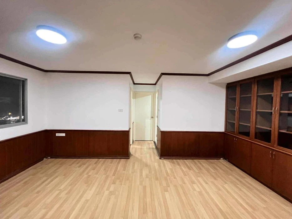 For rent: Lumpini Center Nawamin, corner room with privacy, lots of usable space, hurry and reserve before you miss out.