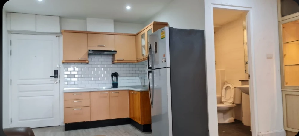 For rent: Waterford Diamond Sukhumvit 30/1, large room, comfortable, 28th floor, open city view, come and reserve today.