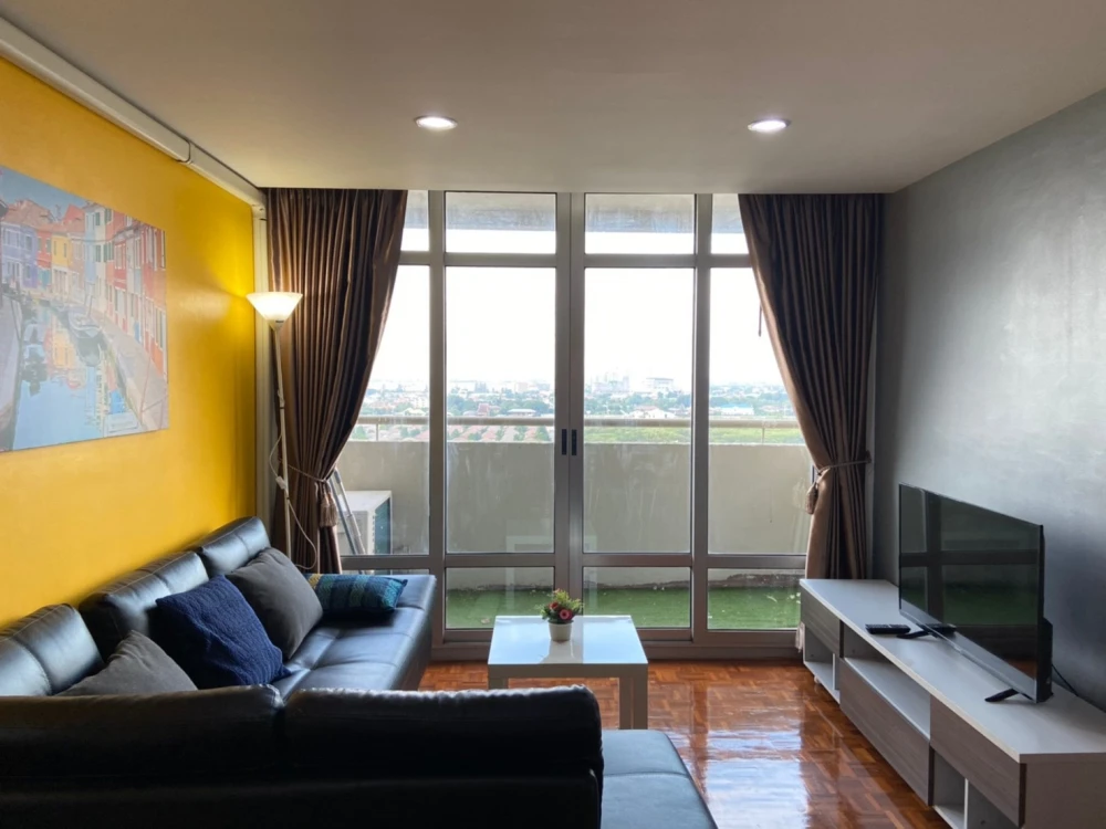 For rent: Victoria Lakeview Condominium. Beautiful and comfortable unit. Rent now!!
