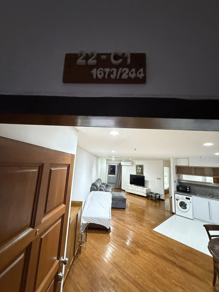For rent: High floor, Wittayu Complex, beautiful city view, plenty of usable space, first come first served.