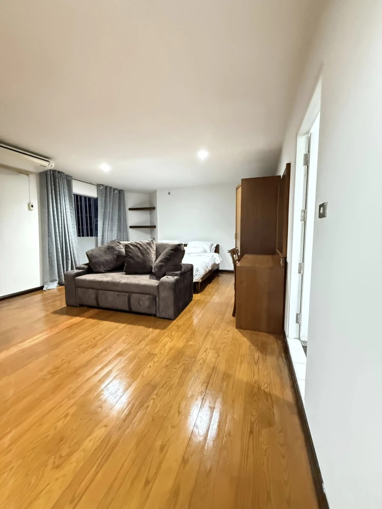 For rent: High floor, Wittayu Complex, beautiful city view, plenty of usable space, first come first served.