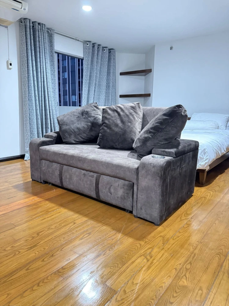 For rent: High floor, Wittayu Complex, beautiful city view, plenty of usable space, first come first served.